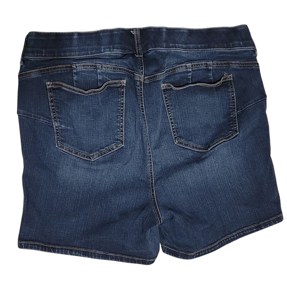 Torrid Womens High-Rise Stretch Denim Shorts Size 18 Dark Blue Wash EUC - Picture 2 of 9
